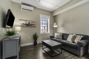 TV - Cozy Efficiency at Downtown Manistee (Manistee)
