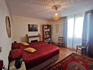 3 bedrooms, iron/ironing board, travel crib, free WiFi