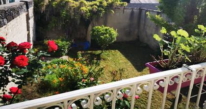 House near town center with garden and terrace