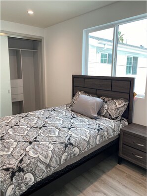2 bedrooms, iron/ironing board, free WiFi, bed sheets