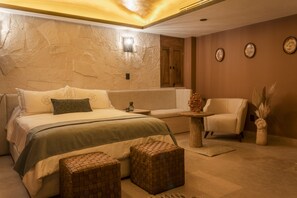 Habitación clásica | Ropa de cama de alta calidad, edredón y minibar