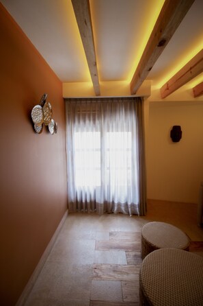 Deluxe Room | Premium bedding, down duvets, minibar, individually decorated - Hotel Boutique Casa Laja (San Miguel de Allende)