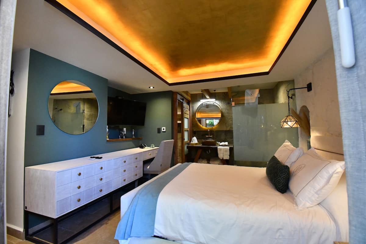 Comfort-Zimmer | Hochwertige Bettwaren, Daunenbettdecken, Minibar, Schreibtisch