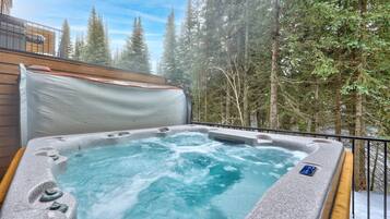 Bain à remous extérieur