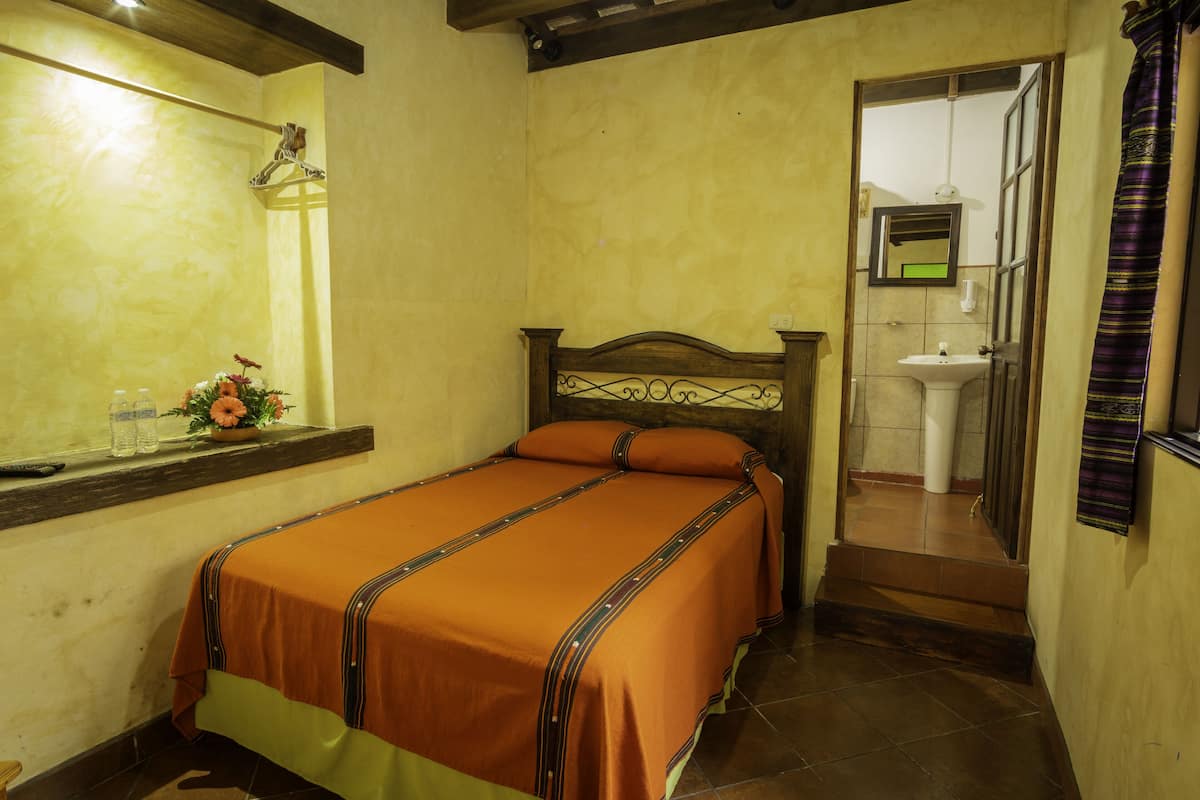 Habitación básica doble | Wifi gratis y ropa de cama