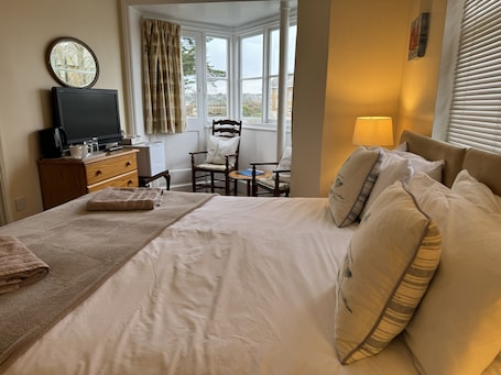 Double or Twin Room | Individually decorated, individually furnished, free WiFi, bed sheets