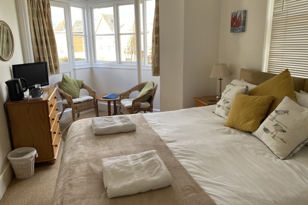 Kamer, 1 twee- of 2 eenpersoonsbedden | Individueel gedecoreerd, individueel gemeubileerd, gratis wifi