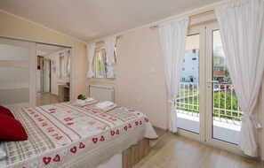 2 bedrooms, free WiFi, bed sheets, wheelchair access