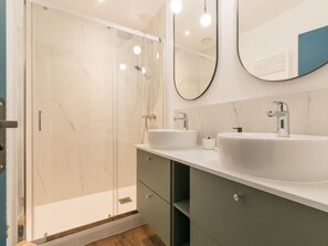 Shower, towels