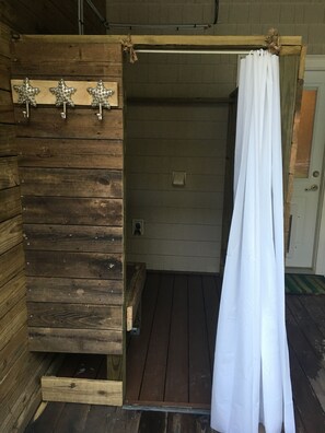 Interior - NCBEACHBUMZ 5 Min walk to beach and sound access. Public parking beach entrance (Atlantic Beach)