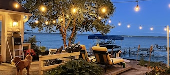 Stunning lake cottage in the heart of wine country