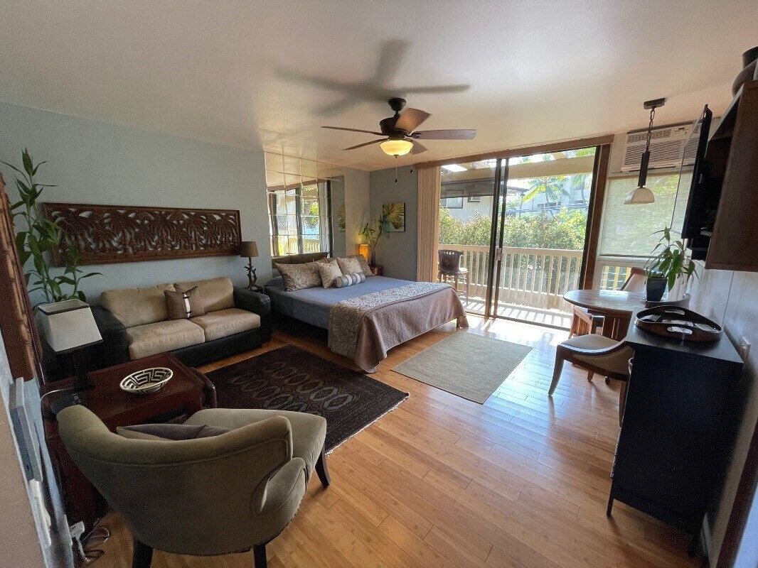 5 STAR SEASIDE STUDIO @ 3 STAR PRICE!!----from  $799  PER WEEK