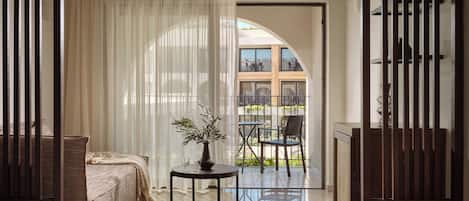 Deluxe Junior Suite | Living area