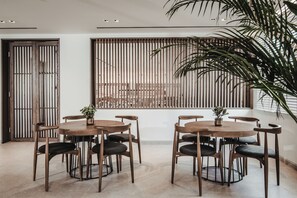 32-inch flat-screen TV with satellite channels, TV - Planos Deluxe (Zakynthos)