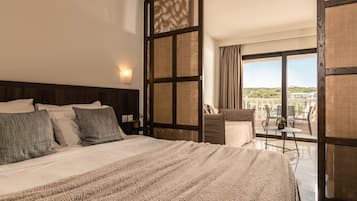 Premium One Bedroom Suite | Soundproofing, free WiFi, bed sheets