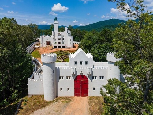 Unbelievable Mountain Cabin on the Historic Chattahoochee River- 3/26 Remodel
