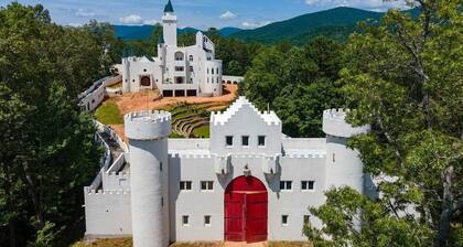 Unbelievable Mountain Cabin on the Historic Chattahoochee River- 3/26 Remodel