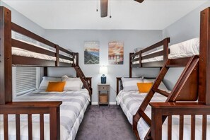 3 bedrooms, iron/ironing board, WiFi, bed sheets