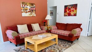 Living room - Graham's Southern Dunes Vacation Home (Haines City)
