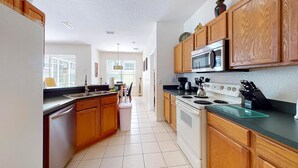 Private kitchen - Rachel and Dale's Highlands Reserve Vacation Home (Davenport)