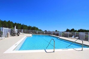 Hus, 2 queensize-senger (Rachel and Dale's Highlands Reserve V) | Basseng