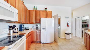 House, Multiple Beds (Julie and Johnathan's Highlands Reser) | Private kitchen