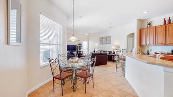 House, Multiple Beds (Julie and Johnathan's Highlands Reser) | Private kitchen