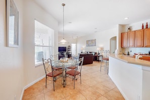 Casa, varias camas (Julie and Johnathan's Highlands Reser) | Cocina privada