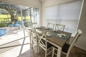 Maison, plusieurs lits (Sandy's Southern Dunes Vacation Home) | Restauration