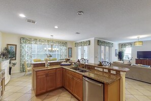 House, Multiple Beds (Chun's Bella Vida Resort Vacation Hom) | Private kitchen - Chun's Bella Vida Resort Vacation Home (Kissimmee)