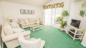 House, Multiple Beds (Sandras Eagle Pointe Vacation Home) | Living room - Sandras Eagle Pointe Vacation Home (Kissimmee)