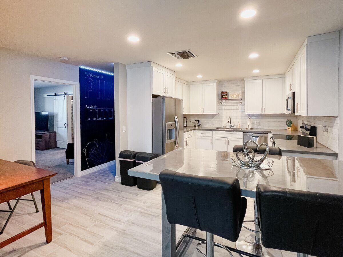 Køleskab, mikrobølgeovn, ovn, kogeplade