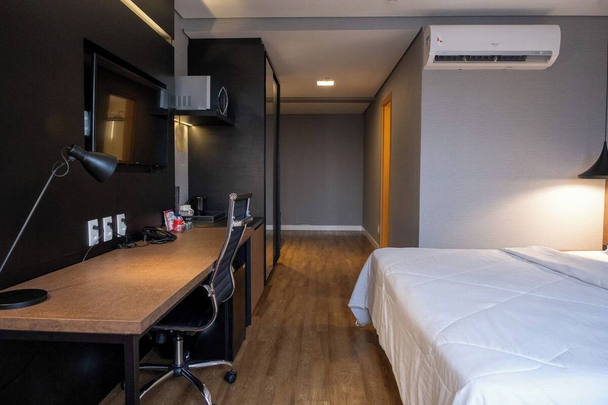 Doppia Deluxe | Minibar, cassaforte in camera, una scrivania, postazione laptop