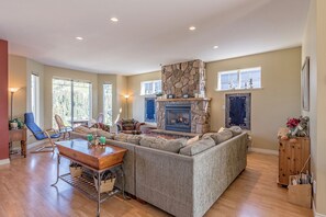 Télévision, cheminée