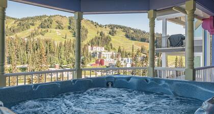 Popular Chalet Steps to Village - Great Views, Hot Tub, Laundry & Pet Friendly!