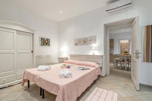 Family Apartment, Multiple Bedrooms, 2 Bathrooms (Domos Pintadas Apt. 3 Porto Rotondo) | Interior - Domos Pintadas (Olbia)