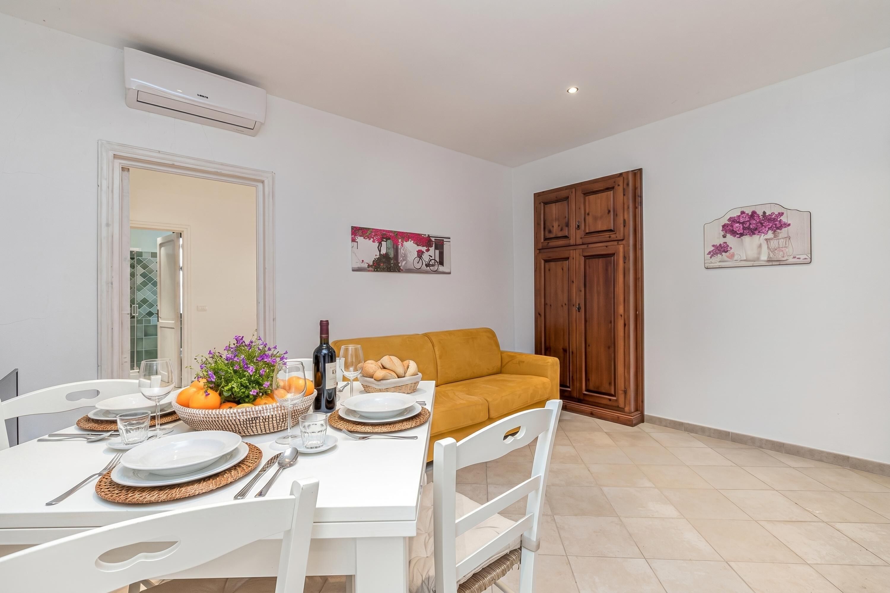 Family Apartment, 1 Bedroom, 2 Bathrooms (Domos Pintadas Apt. 3 Porto Rotondo) | Dining