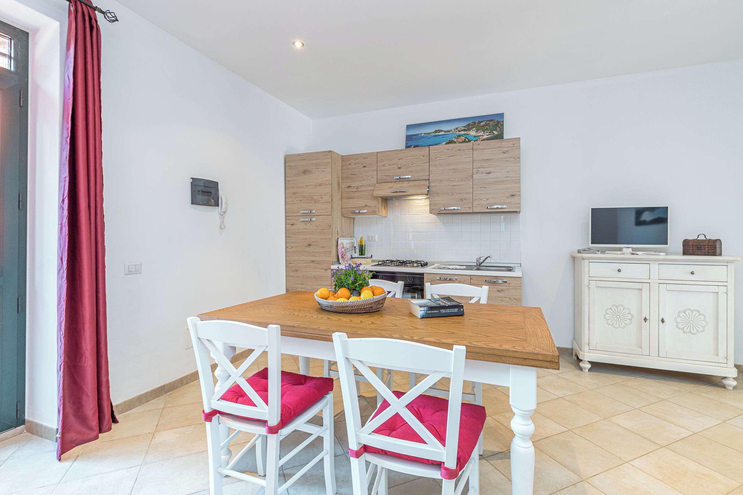 Family Apartment, Multiple Bedrooms, 2 Bathrooms (Domos Pintadas Apt. 2 Porto Rotondo) | Dining