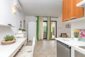 Family Apartment, Multiple Bedrooms (Domos Pintadas Apt. 4 Porto Rotondo) | Interior