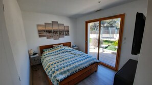4 bedrooms, iron/ironing board, free WiFi