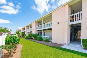 Exterior - Sullivan’s Beach Getaway on Island's Main St (Sullivan's Island)