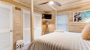 1 slaapkamer, een strijkplank/strijkijzer, wifi, beddengoed