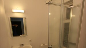 Bathroom - Riverside Hotel (Blönduós)