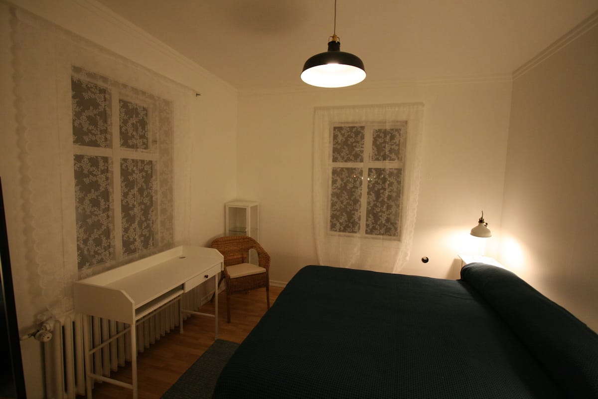 Habitación Confort con 1 cama matrimonial o 2 individuales | Sábanas de algodón egipcio, ropa de cama de alta calidad y edredón 