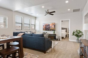TV, fireplace - Large 5 Bed 5 Bath Home w/Private Hot Tub (Washington)