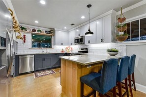 Fridge, microwave, oven, stovetop - Horse Friendly Ranch | 40 Acres | Extended Stays (Georgetown)