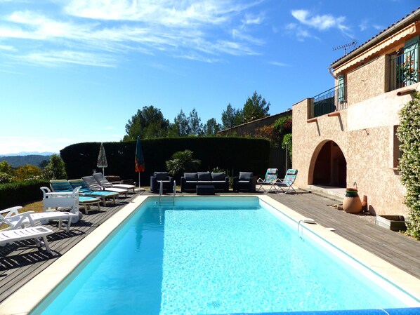 حمّام سباحة خارجي