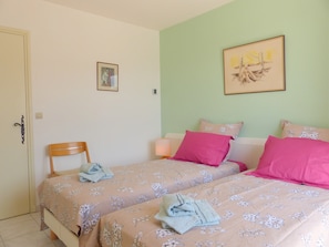 3 bedrooms, iron/ironing board, free WiFi, bed sheets