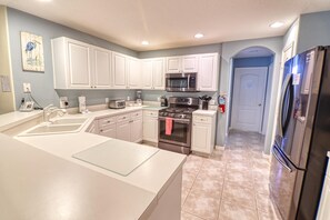 House, Multiple Beds (Refreshing Tuscan Ridge Home) | Private kitchen