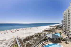 On the beach - Beachfront 3-bedroom condo - short walk to Gulf State Park (Orange Beach)